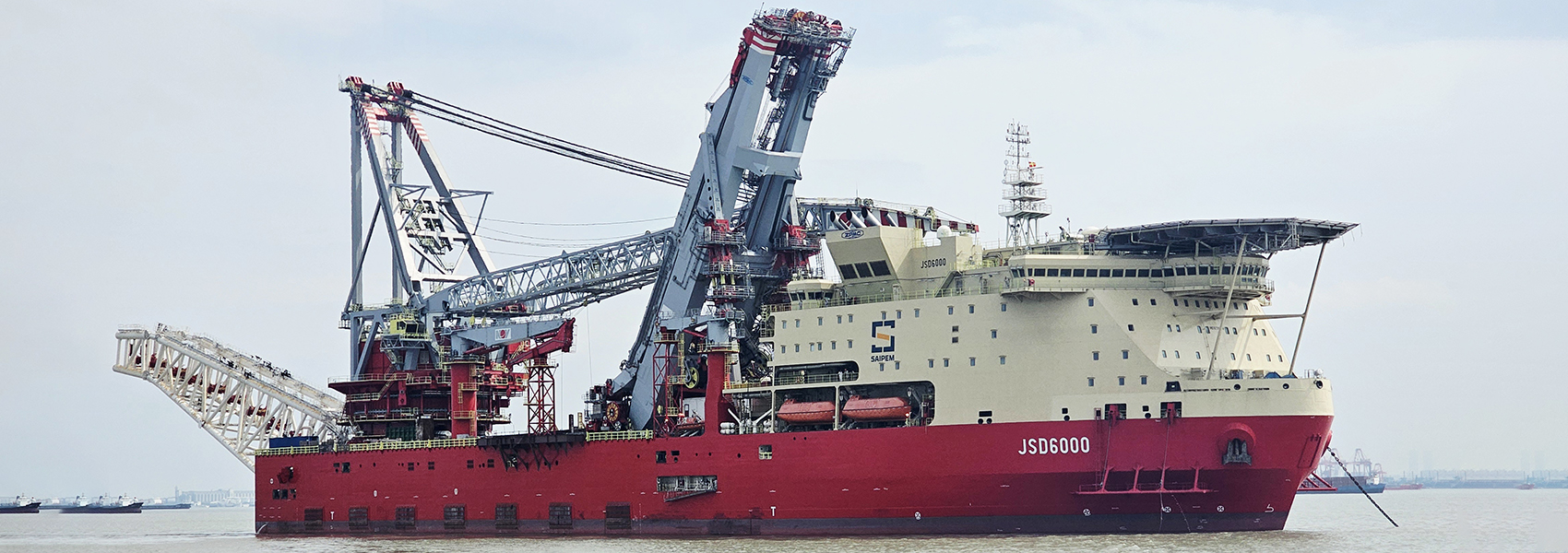 Offshore engineering vessel