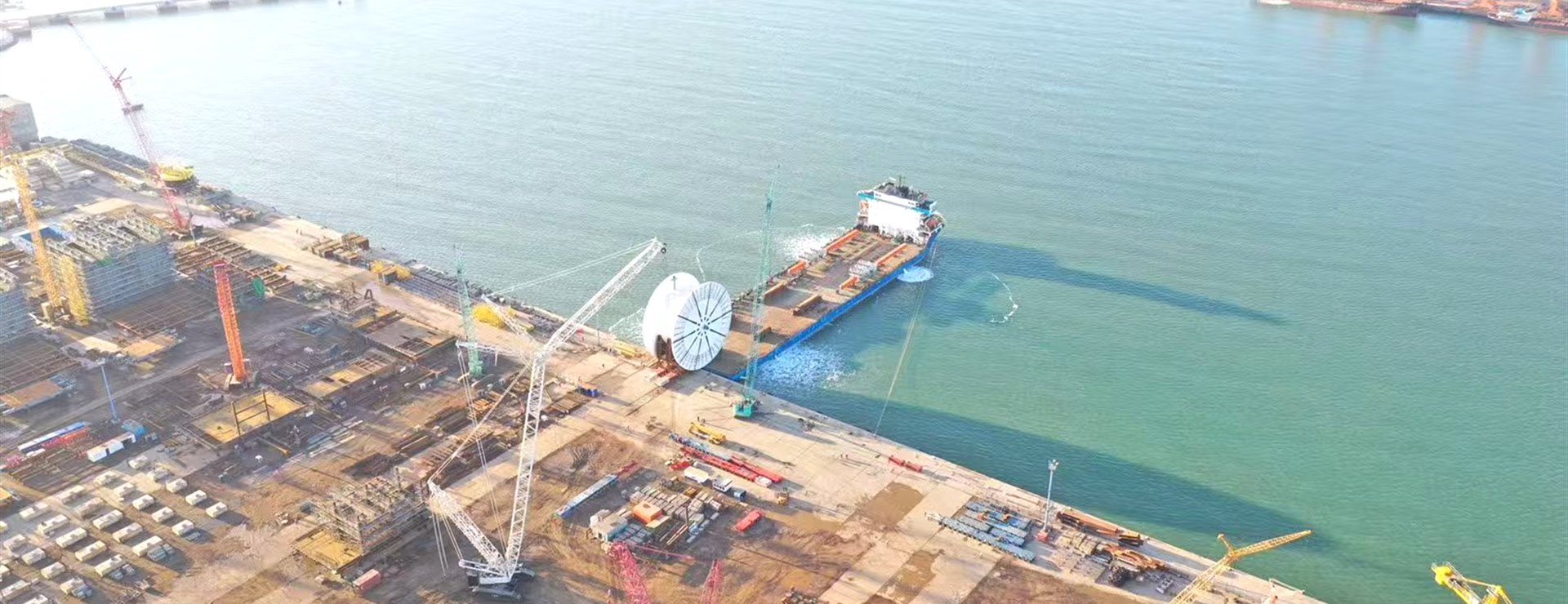 Marine yard loadout operation